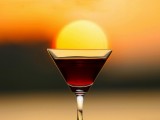 酒杯里的夕阳