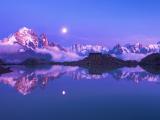 夜幕下的阿尔卑斯山