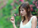 娇羞美女