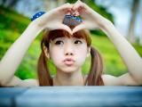 爱心小姑娘