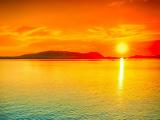 唯美的夕阳湖泊