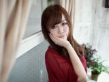 甜美卖萌女孩