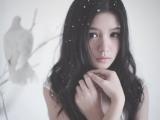 那深邃的眼眸带着忧伤
