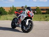 铃木GSX-R750摩托车