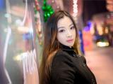 皮肤白皙的美女