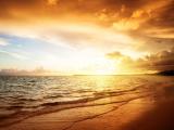 夕阳照耀下的大海