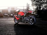 铃木GSX-R1000摩托车