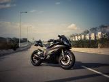 黑色雅马哈yzf-r6