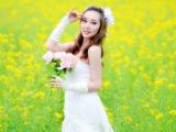 油茶花园里的少女