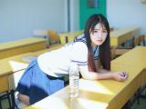 教室里的校园美女