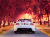 白色斯巴鲁BRZ