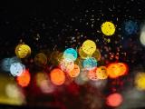 雨夜里的寂寞霓虹