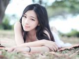 户外大眼美女