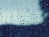 玻璃上的雨珠