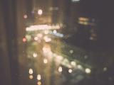 寂寞雨夜里的霓虹
