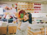 笑容灿烂的少女