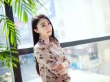 端庄文静的气质女孩
