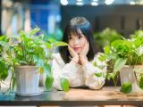 气质短发女孩