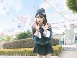 游乐场里的少女