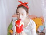 可爱俏丽的女孩