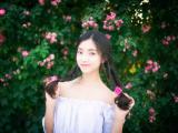 可爱辫子姑娘