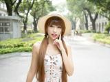 调皮甜美女孩