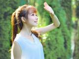 明媚快乐的女孩