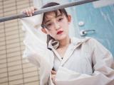 红唇女孩