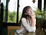 忧伤的漂亮美女