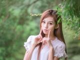 嘟嘴卖萌的少女