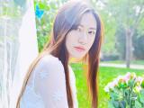 阳光中的小清新美女