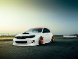 白色斯巴鲁翼豹WRX STI