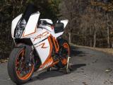 白色KTM 1190 RC8