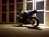 灯光下的本田CBR1000RR