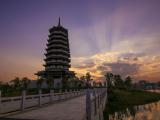 夕阳下的古塔