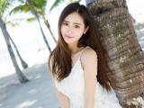 甜美白裙美女