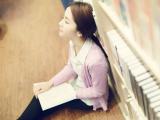 图书馆里的女孩