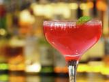 夏日红色鸡尾酒