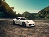 白色保时捷911 Carrera 4S