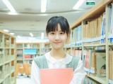 图书馆的文艺女孩