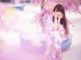 樱花树下的和服少女