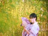 竹林下的少女