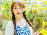 双麻花辫女孩