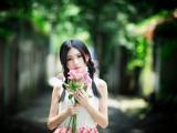 双麻花辫少女