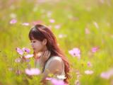 花丛中的美女
