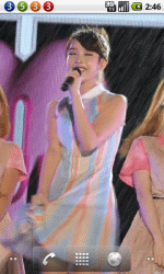 女孩唱歌